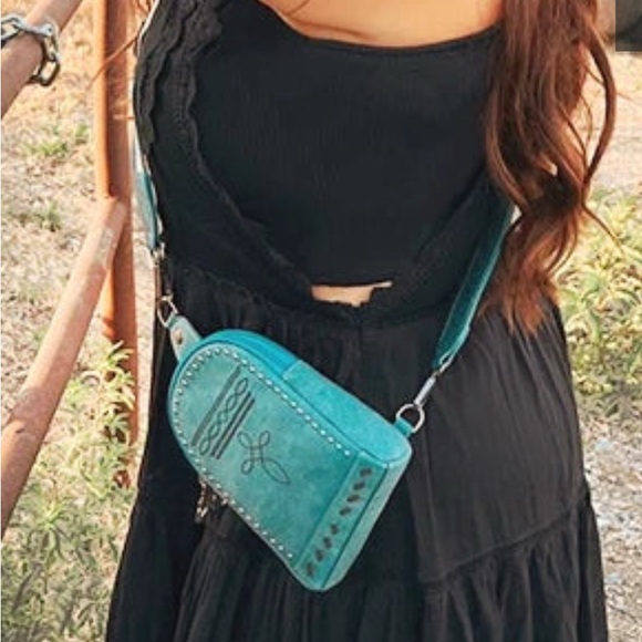 Montana West Handbags - Montana West Saddle Stitched Sling Bag